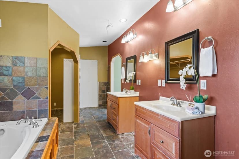 Property photo for 7819 225th Place Sw, Edmonds photo 8