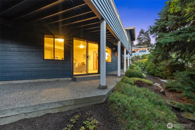Property photo for 814 6th Avenue S, Edmonds photo 30