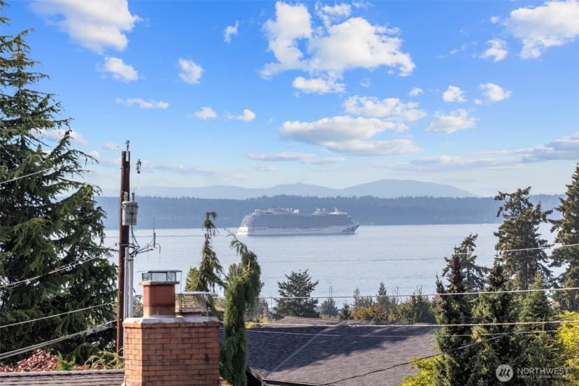 Property photo for 814 6th Avenue S, Edmonds photo 5