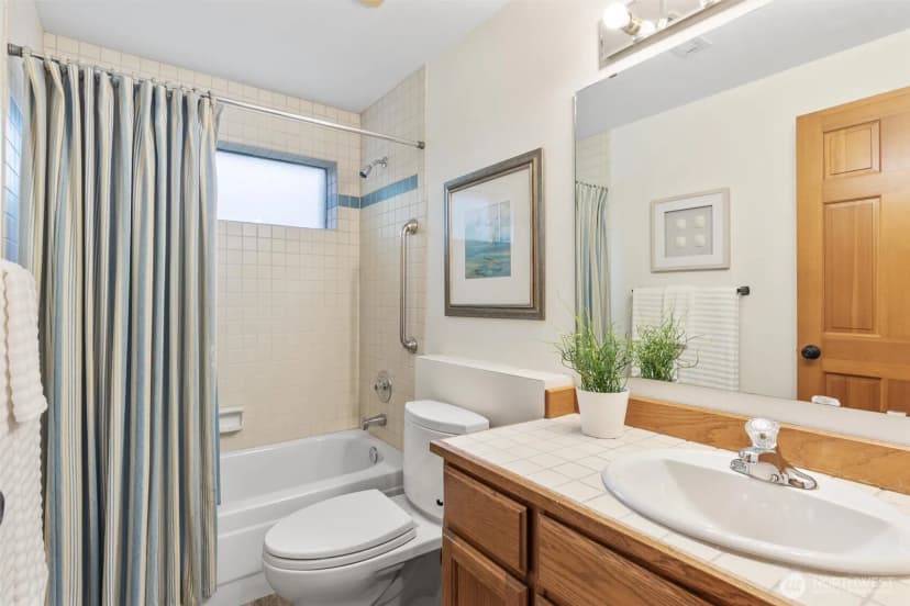 Property photo for 814 6th Avenue S, Edmonds photo 22