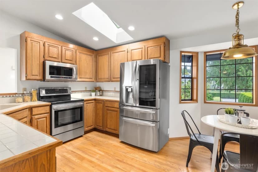 Property photo for 814 6th Avenue S, Edmonds photo 10