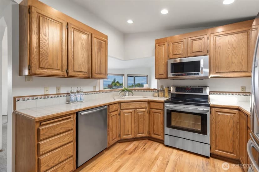 Property photo for 814 6th Avenue S, Edmonds photo 11