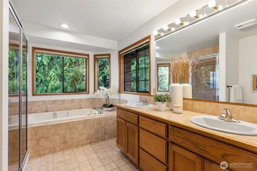 Property photo for 814 6th Avenue S, Edmonds photo 17