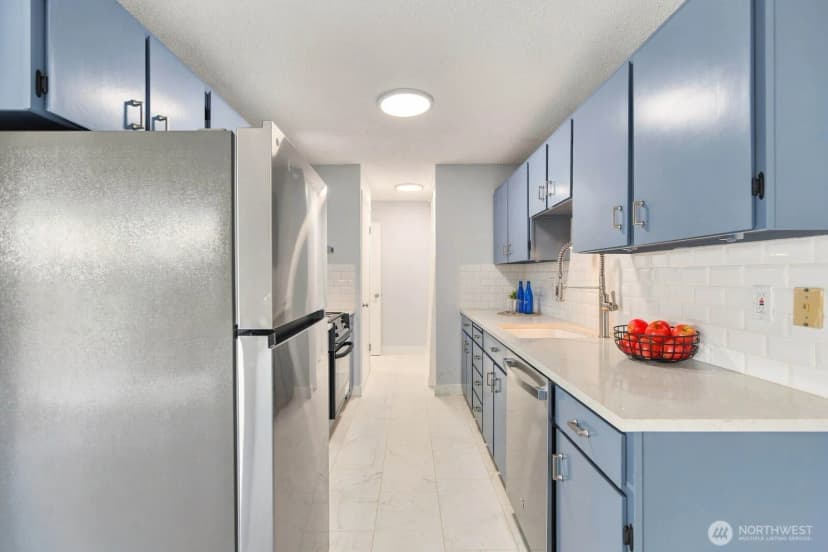 Property photo for 2501 Canterbury Ln E #216, Seattle photo 19