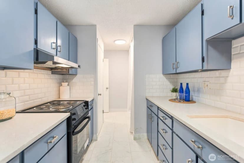Property photo for 2501 Canterbury Ln E #216, Seattle photo 20