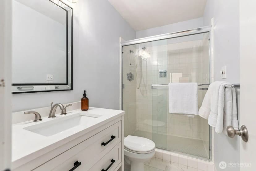 Property photo for 2501 Canterbury Ln E #216, Seattle photo 25