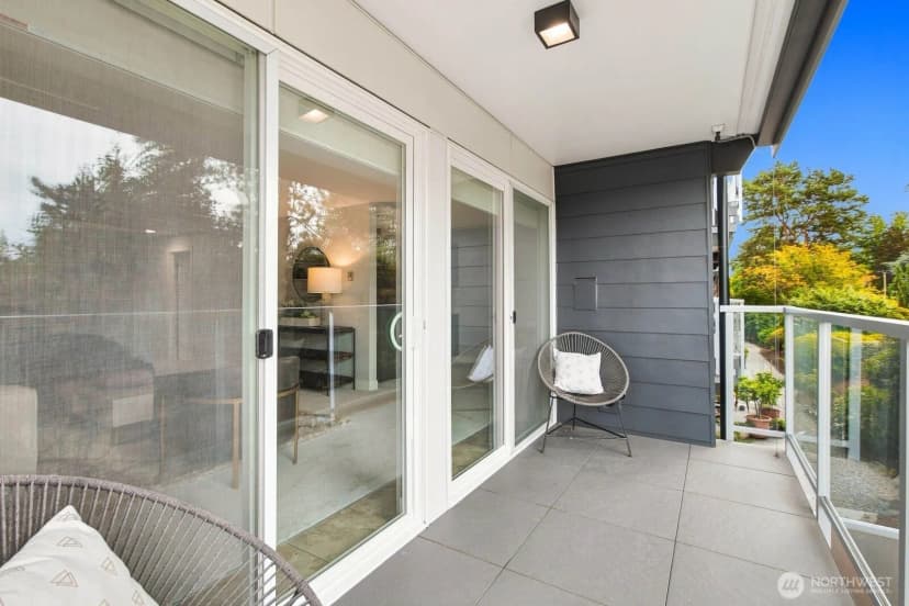 Property photo for 2501 Canterbury Ln E #216, Seattle photo 11