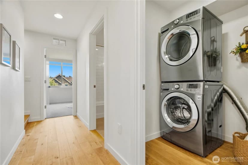 Property photo for 3043 C 21st Avenue W, Seattle photo 17