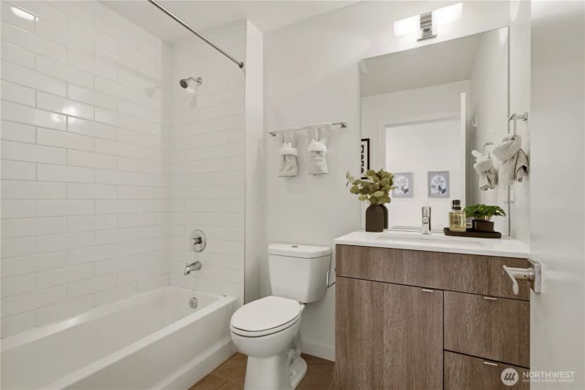 Property photo for 3043 C 21st Avenue W, Seattle photo 11