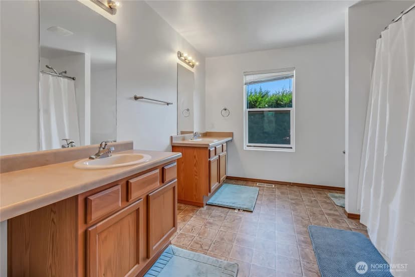 Property photo for 29704 217th Place Se, Kent photo 15