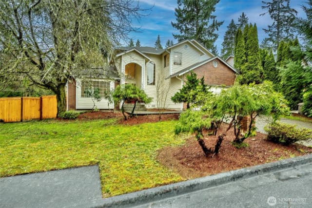 Property photo for 13133 Ne 74th Street, Kirkland photo 3