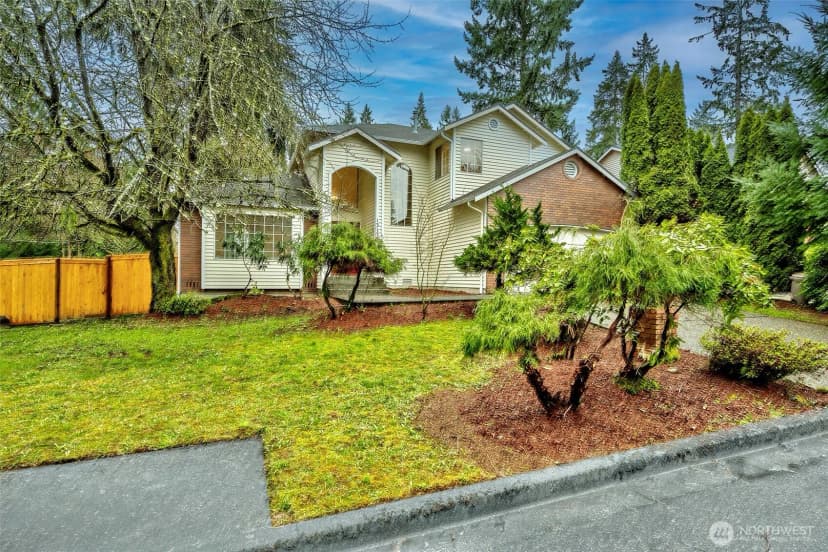 Property photo for 13133 Ne 74th Street, Kirkland photo 3