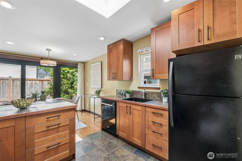 Property photo for 3222 Ne 85th Street, Seattle photo 8