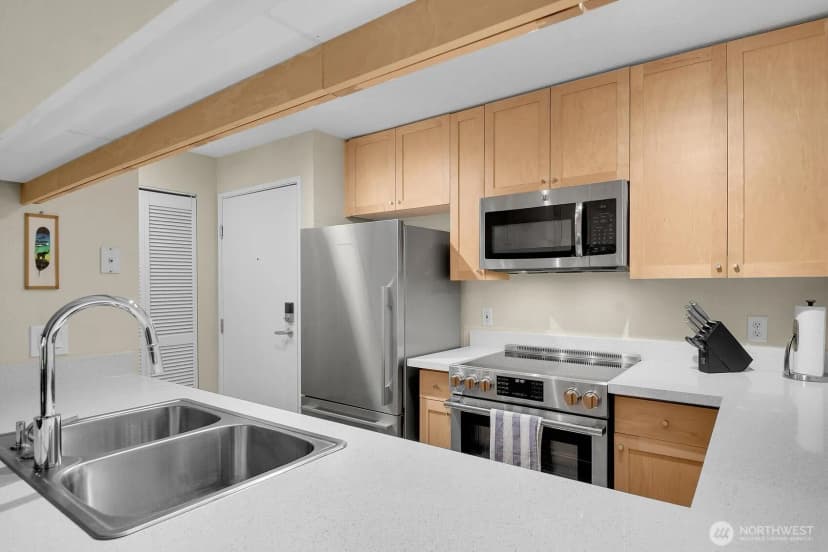 Property photo for 275 W Roy Street #205, Seattle photo 10