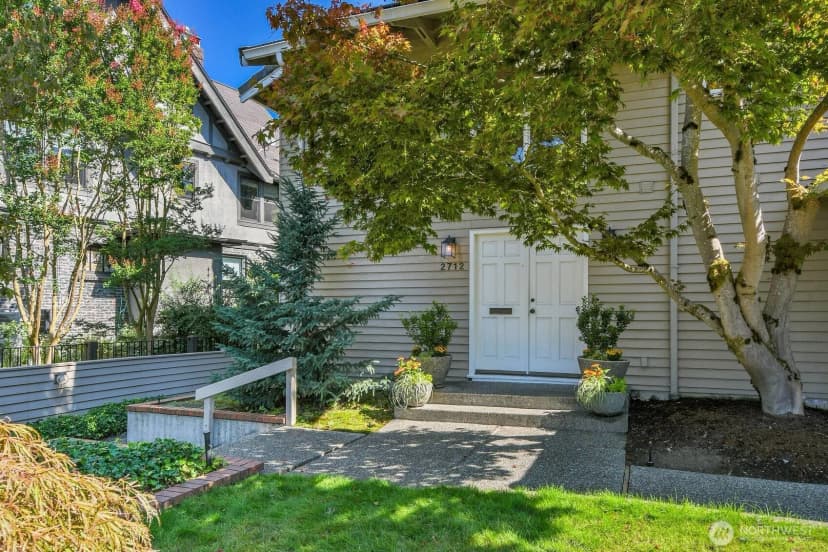 Property photo for 2712 Mount Saint Helens Place S, Seattle photo 3