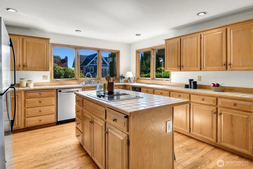 Property photo for 2712 Mount Saint Helens Place S, Seattle photo 12