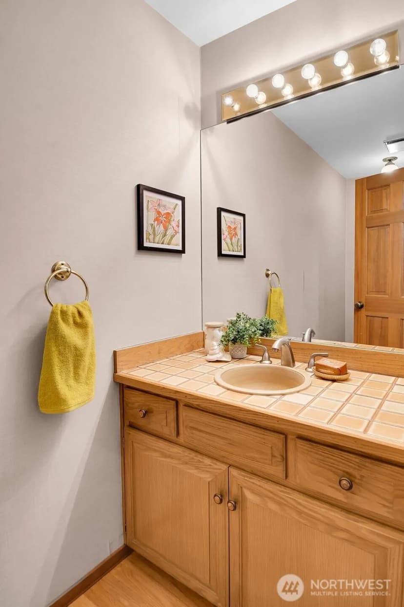 Property photo for 2712 Mount Saint Helens Place S, Seattle photo 19