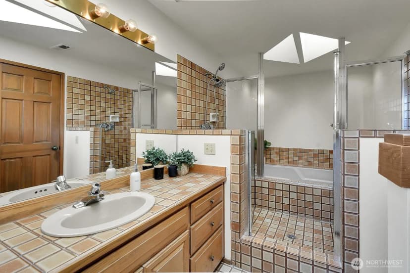 Property photo for 2712 Mount Saint Helens Place S, Seattle photo 23