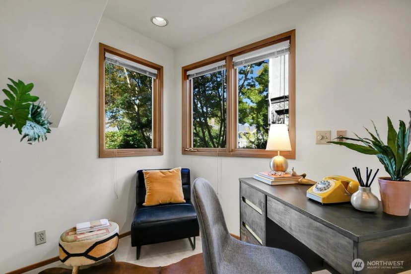 Property photo for 2712 Mount Saint Helens Place S, Seattle photo 9