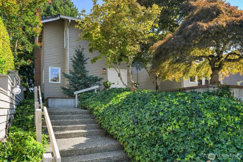 Property photo for 2712 Mount Saint Helens Place S, Seattle photo 32