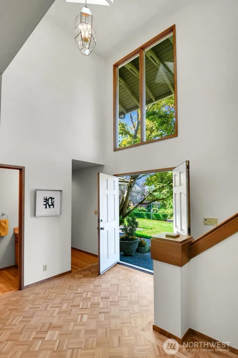 Property photo for 2712 Mount Saint Helens Place S, Seattle photo 5