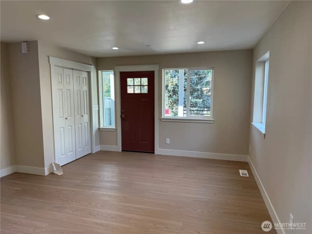Property photo for 10819 Se 236th Street, Kent photo 3