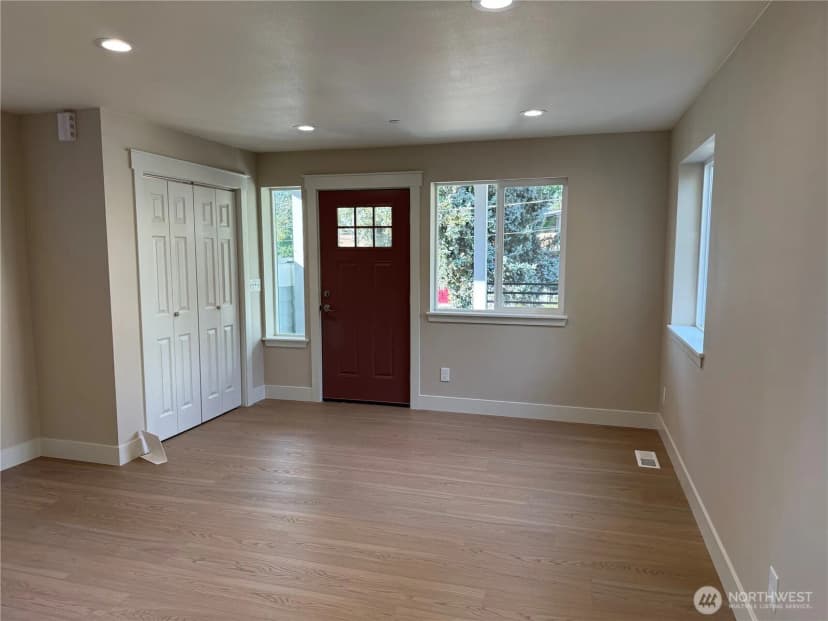 Property photo for 10819 Se 236th Street, Kent photo 3