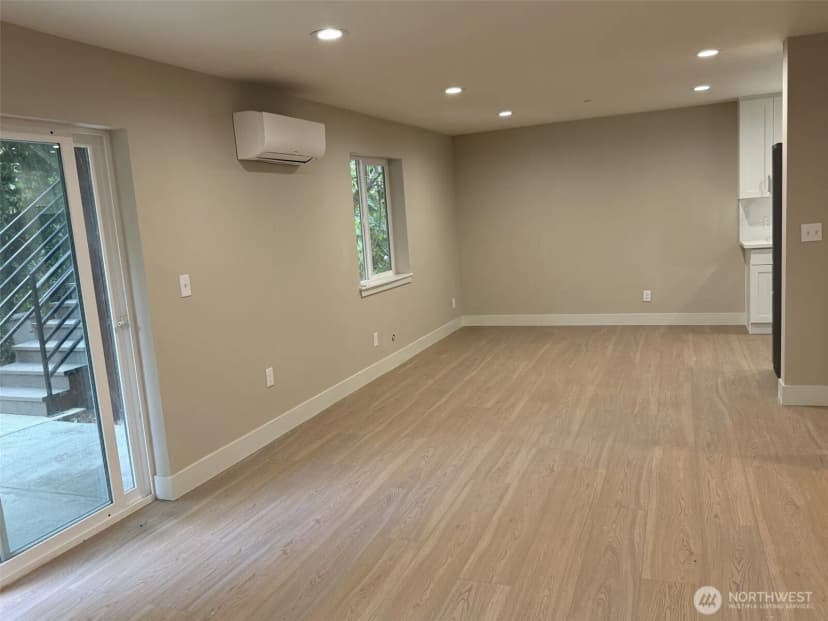Property photo for 10819 Se 236th Street, Kent photo 12
