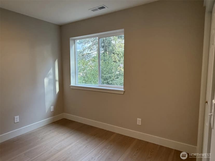 Property photo for 10819 Se 236th Street, Kent photo 4