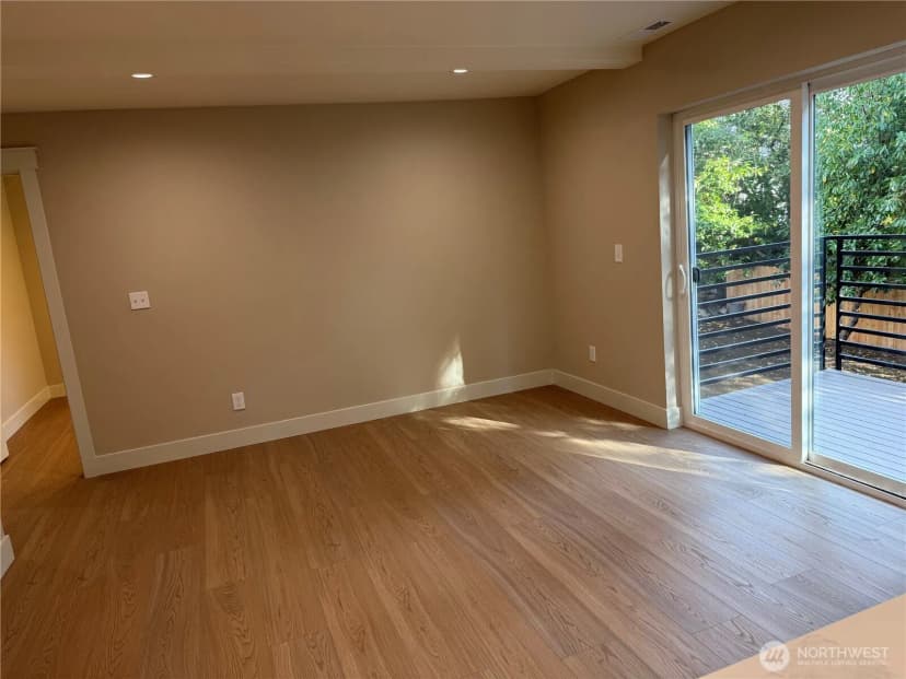 Property photo for 10819 Se 236th Street, Kent photo 6