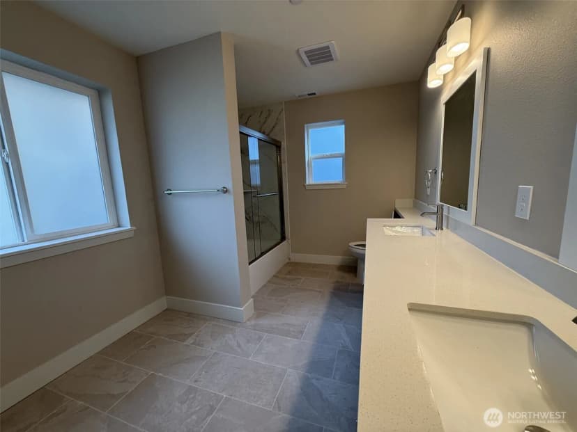 Property photo for 10819 Se 236th Street, Kent photo 17