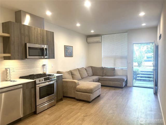 Property photo for 3307 Wetmore Avenue S #b, Seattle photo 5