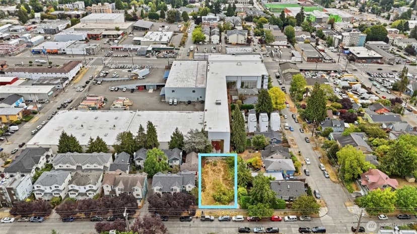 Property photo for 9309 Aurora Avenue N, Seattle photo 5