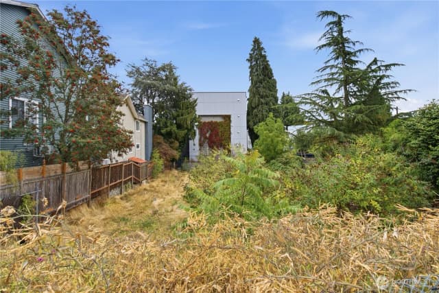 Property photo for 9309 Aurora Avenue N, Seattle photo 3