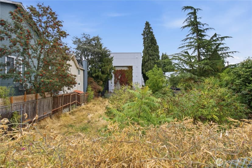 Property photo for 9309 Aurora Avenue N, Seattle photo 3
