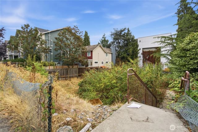 Property photo for 9309 Aurora Avenue N, Seattle photo 4