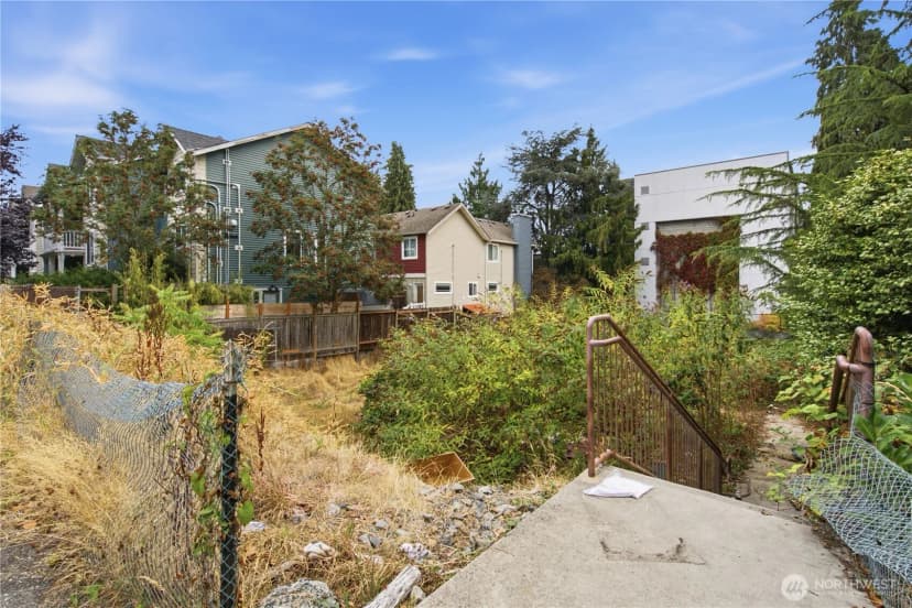 Property photo for 9309 Aurora Avenue N, Seattle photo 4