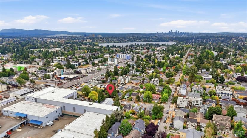 Property photo for 9309 Aurora Avenue N, Seattle photo 9