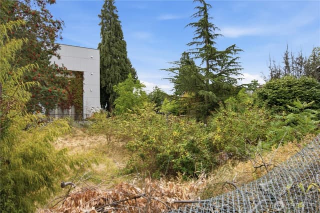 Property photo for 9309 Aurora Avenue N, Seattle photo 2