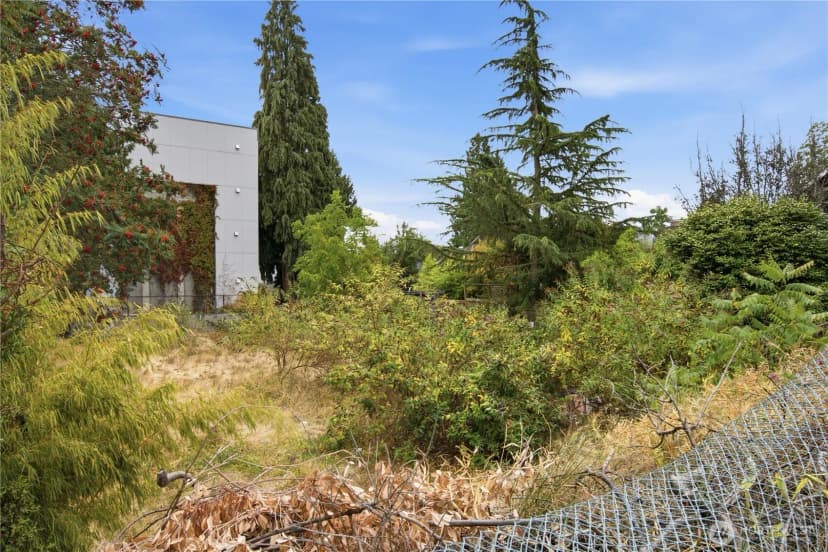 Property photo for 9309 Aurora Avenue N, Seattle photo 2