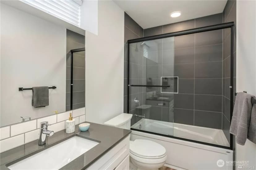 Property photo for 1529 Sturgus Avenue S, Seattle photo 19