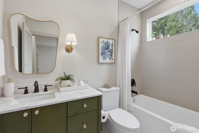 Property photo for 11739 40th Avenue Ne #a, Seattle photo 24