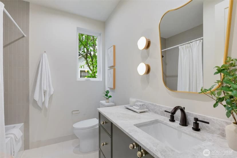 Property photo for 11739 40th Avenue Ne #a, Seattle photo 14