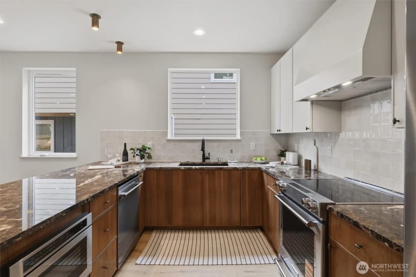 Property photo for 11739 40th Avenue Ne #a, Seattle photo 8