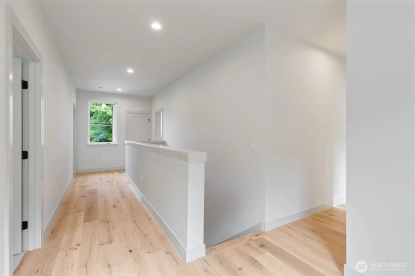 Property photo for 11739 40th Avenue Ne #a, Seattle photo 15