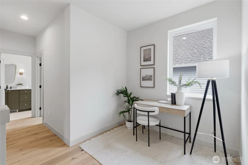 Property photo for 11739 40th Avenue Ne #a, Seattle photo 16