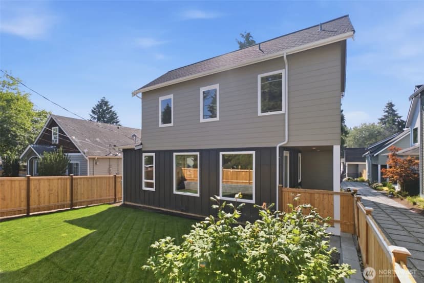 Property photo for 11737 40th Avenue Ne #a, Seattle photo 32