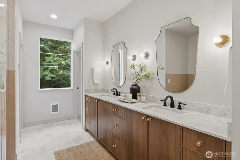 Property photo for 11737 40th Avenue Ne #a, Seattle photo 20
