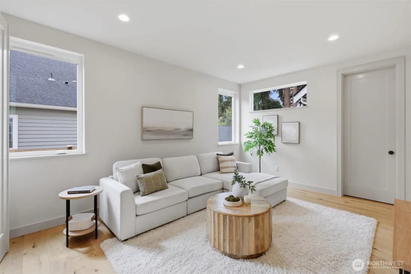 Property photo for 11737 40th Avenue Ne #a, Seattle photo 13