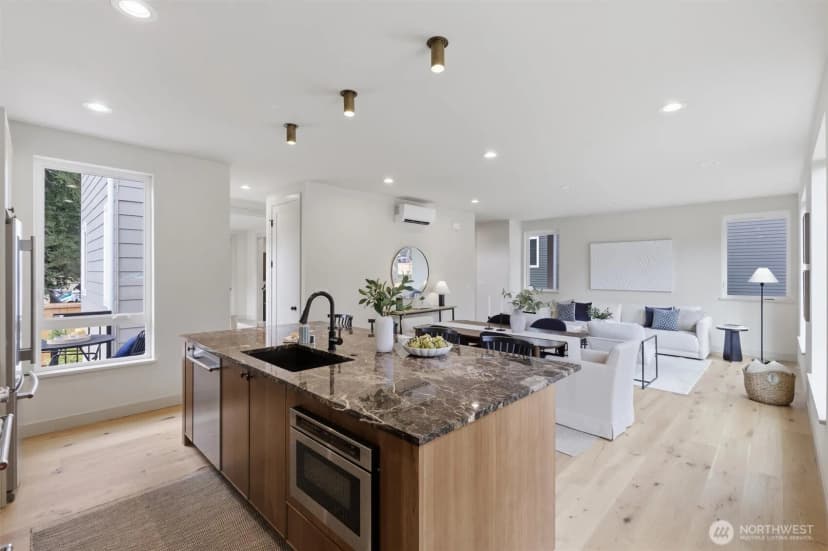 Property photo for 11737 40th Avenue Ne #a, Seattle photo 9